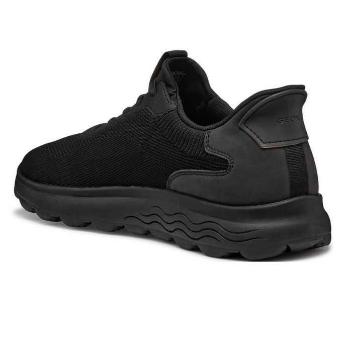 Ανδρικά παπούτσια sneakers Geox spherica plus σε μαύρο χρώμα, με ελαστικά κορδόνια