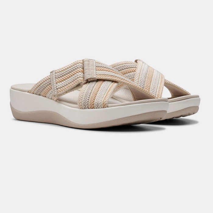 πέδιλα γυναικεία Καλοκαιρινά Clarks σε μπεζ χρώμα
