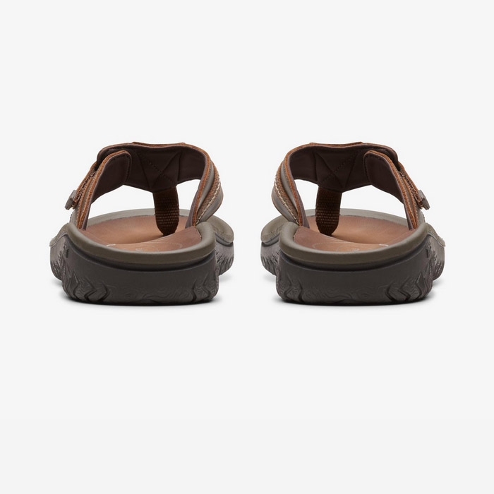 Καφέ σαγιονάρες Clarks με δίχαλο και ρύθμιση στο λουρί
