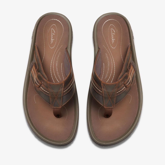 Καφέ σαγιονάρες Clarks με δίχαλο και ρύθμιση στο λουρί