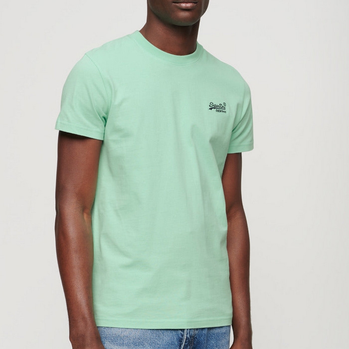 Superdry μπλούζα ανδρική σε ανοιχτό πράσινο χρώμα και το λογότυπο επάνω