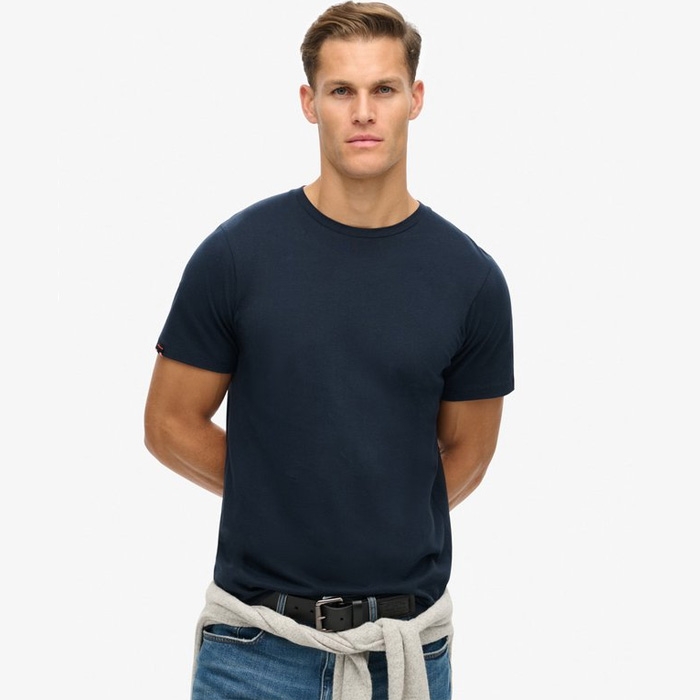Ανδρική Superdry μπλούζα σε σκούρο μπλε χρώμα και χαλαρή άνετη γραμμή.