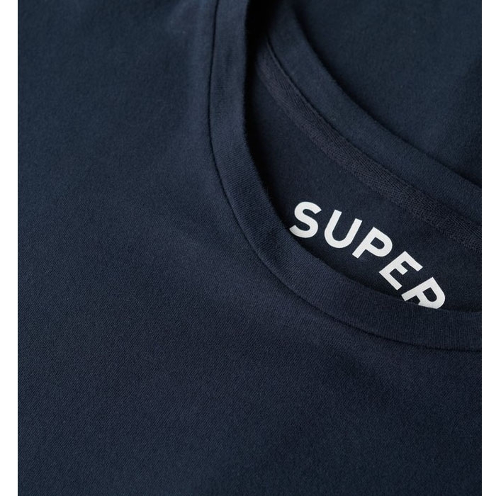 Ανδρική Superdry μπλούζα σε σκούρο μπλε χρώμα και χαλαρή άνετη γραμμή.