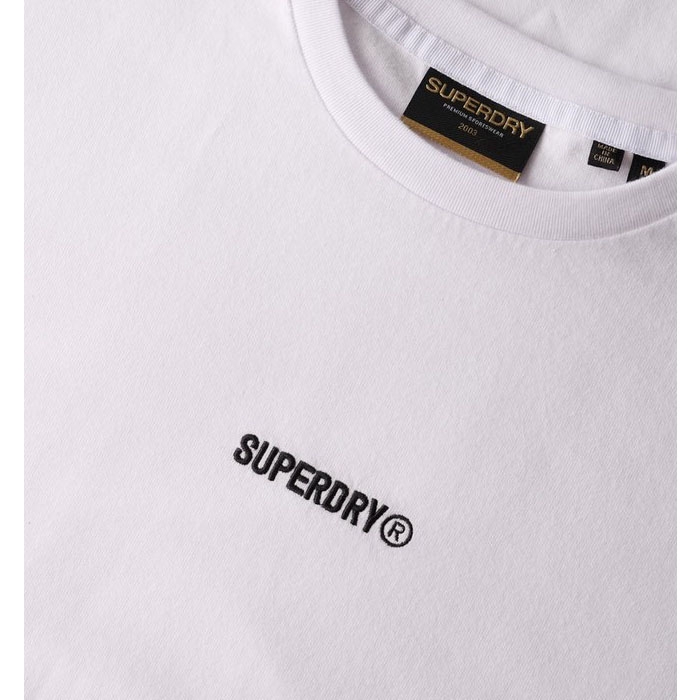 Λευκό κοντομάνικο μπλουζάκι superdry με κεντημένο λογότυπο μπροστά