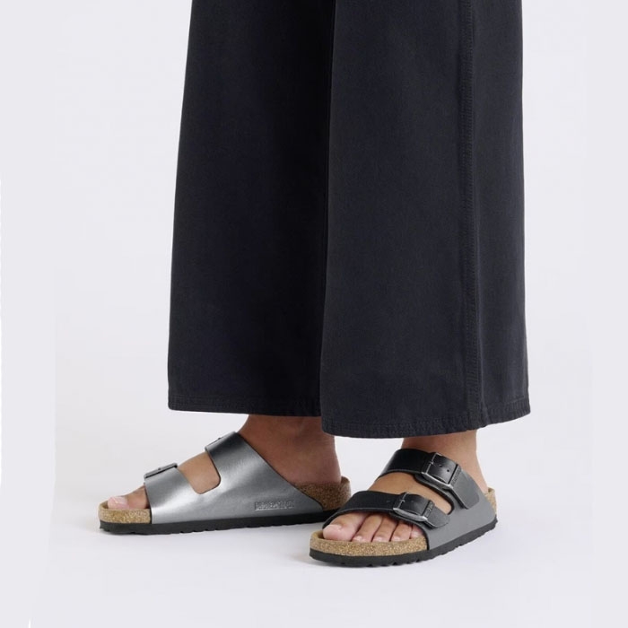 Σανδάλι birkenstock σε γραμμή arizona και χρώμα μεταλλικό μαύρο