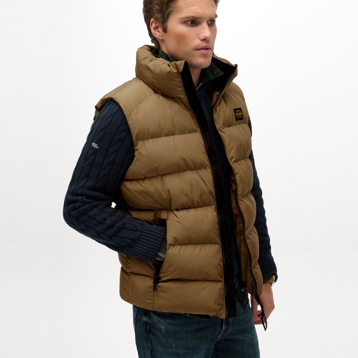 Ανδρικό γιλέκο Superdry τύπου Puffer σε χρώμα rock stone M5012288A