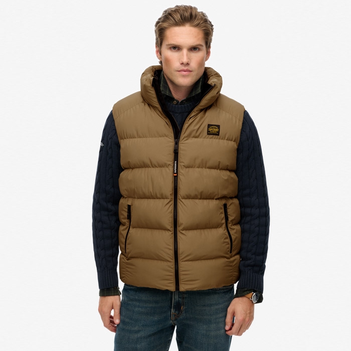 Ανδρικό γιλέκο Superdry τύπου Puffer σε χρώμα rock stone M5012288A