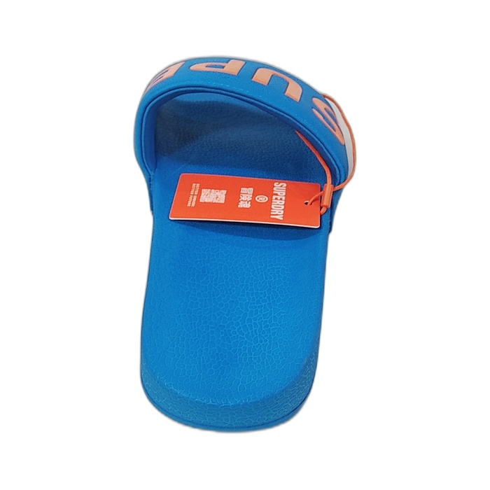 Ανδρική πλαστική σαγιονάρα Superdry σε ανοιχτό μπλε χρώμα με πορτοκαλί γράμματα