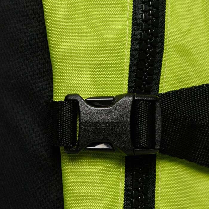 Superdry lime σακίδιο backpack με 28 λίτρα χωρητικότητα w9110420a-K6U