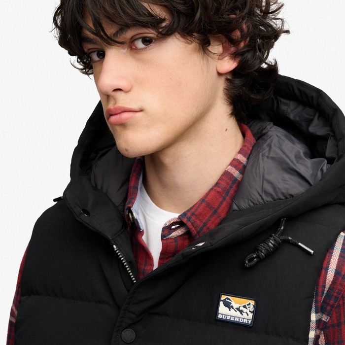 Μαύρο γιλέκο Superdry με κουκούλα M5012425A-12A